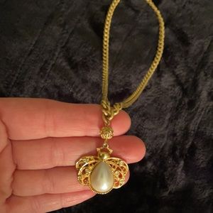 Pearl Necklace.    BL/Jewelry 01